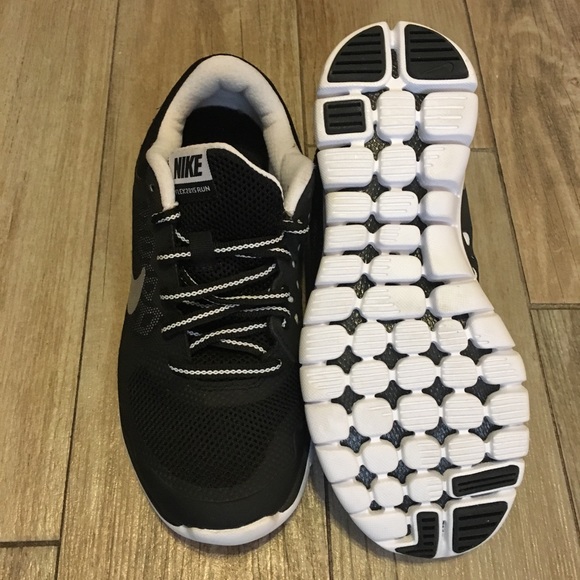 SOLD🚫🚫🚫 Nike Flex Run Shoes - Picture 3 of 4